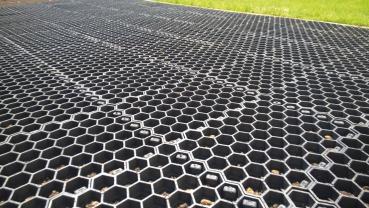 Rasengittersteine Kunststoff Einfahrt