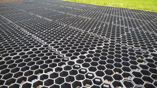 Rasengittersteine Kunststoff Einfahrt